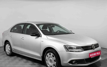 Volkswagen Jetta VI, 2013 год, 1 050 000 рублей, 2 фотография