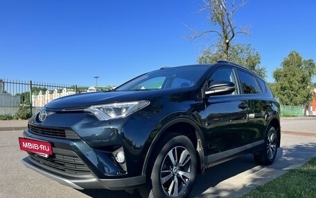 Toyota RAV4, 2018 год, 2 800 000 рублей, 2 фотография