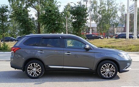 Mitsubishi Outlander III рестайлинг 3, 2018 год, 3 250 400 рублей, 4 фотография