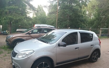 Renault Sandero I, 2013 год, 680 000 рублей, 2 фотография