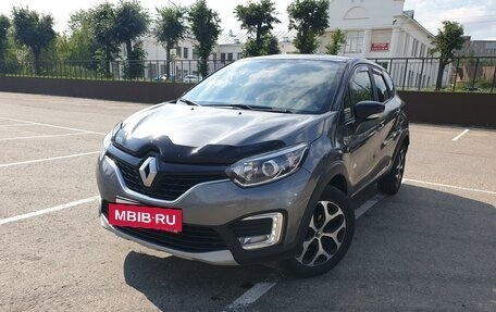 Renault Kaptur I рестайлинг, 2018 год, 1 900 000 рублей, 2 фотография