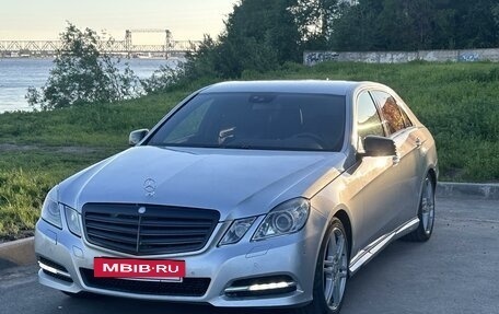 Mercedes-Benz E-Класс, 2011 год, 990 000 рублей, 2 фотография