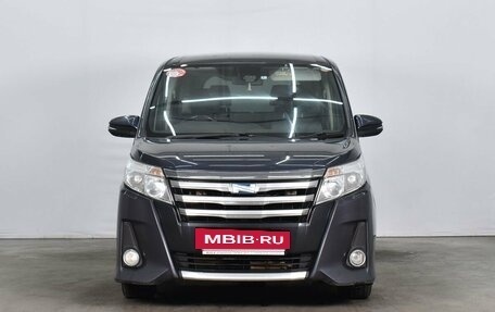 Toyota Noah III, 2016 год, 1 887 999 рублей, 2 фотография