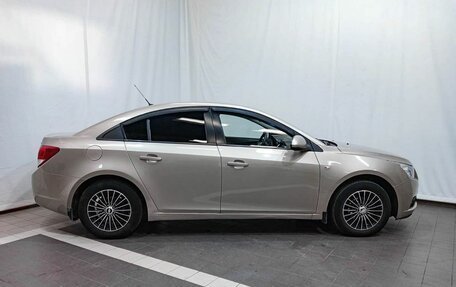 Chevrolet Cruze II, 2010 год, 735 000 рублей, 4 фотография