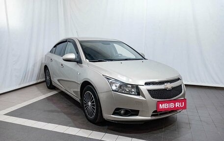 Chevrolet Cruze II, 2010 год, 735 000 рублей, 3 фотография