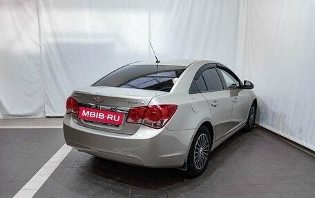 Chevrolet Cruze II, 2010 год, 735 000 рублей, 5 фотография