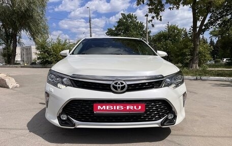 Toyota Camry, 2017 год, 2 585 000 рублей, 2 фотография