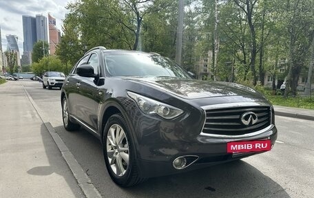 Infiniti QX70, 2014 год, 2 500 000 рублей, 2 фотография