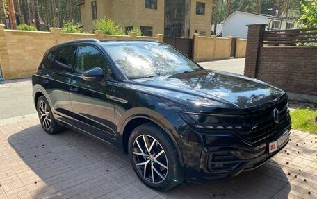 Volkswagen Touareg III, 2018 год, 5 600 000 рублей, 2 фотография