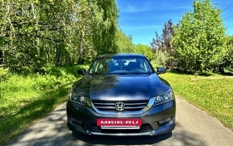 Honda Accord IX рестайлинг, 2013 год, 1 870 000 рублей, 2 фотография