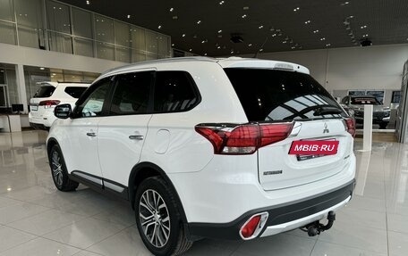 Mitsubishi Outlander III рестайлинг 3, 2015 год, 1 950 000 рублей, 3 фотография