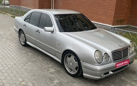 Mercedes-Benz E-Класс, 1998 год, 650 000 рублей, 1 фотография