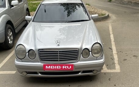 Mercedes-Benz E-Класс, 1998 год, 650 000 рублей, 3 фотография