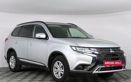 Mitsubishi Outlander III рестайлинг 3, 2022 год, 2 990 000 рублей, 3 фотография