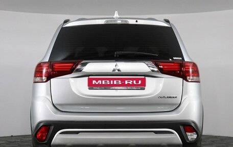 Mitsubishi Outlander III рестайлинг 3, 2022 год, 2 990 000 рублей, 6 фотография