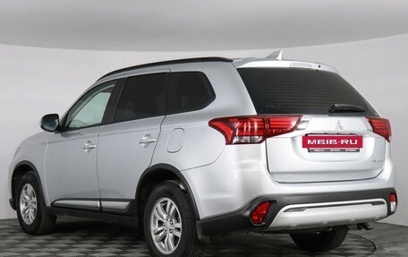 Mitsubishi Outlander III рестайлинг 3, 2022 год, 2 990 000 рублей, 7 фотография