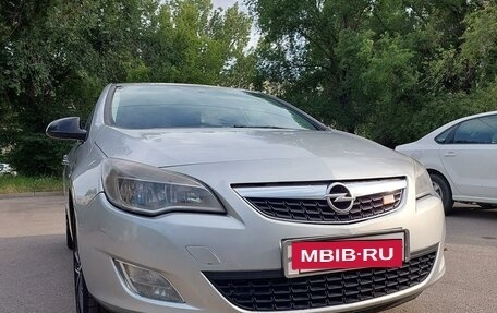 Opel Astra J, 2011 год, 800 000 рублей, 3 фотография