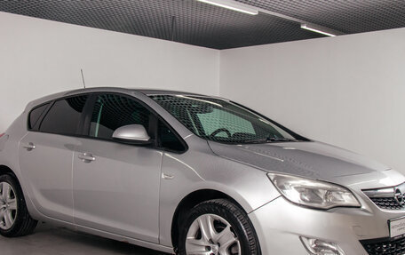 Opel Astra J, 2011 год, 749 700 рублей, 2 фотография