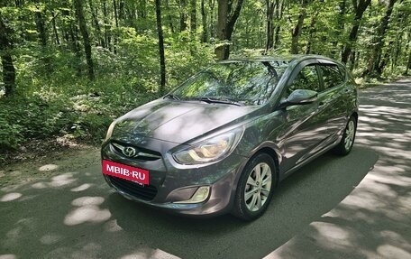 Hyundai Solaris II рестайлинг, 2011 год, 1 050 000 рублей, 5 фотография