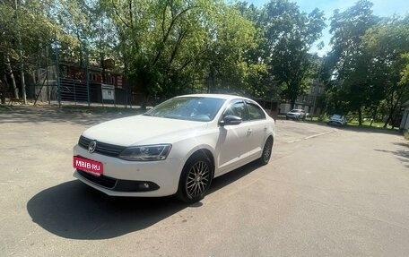 Volkswagen Jetta VI, 2014 год, 990 000 рублей, 1 фотография