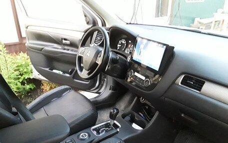 Mitsubishi Outlander III рестайлинг 3, 2013 год, 1 730 000 рублей, 9 фотография