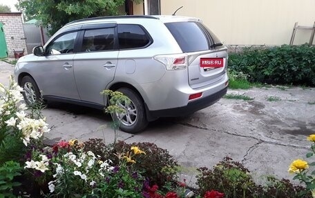 Mitsubishi Outlander III рестайлинг 3, 2013 год, 1 730 000 рублей, 6 фотография