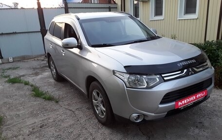 Mitsubishi Outlander III рестайлинг 3, 2013 год, 1 730 000 рублей, 4 фотография