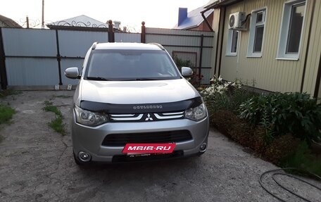 Mitsubishi Outlander III рестайлинг 3, 2013 год, 1 730 000 рублей, 2 фотография