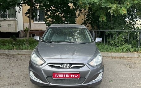 Hyundai Solaris II рестайлинг, 2013 год, 750 000 рублей, 1 фотография