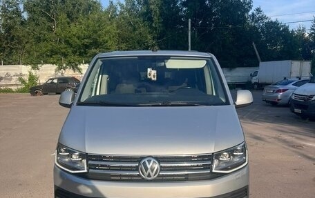 Volkswagen Caravelle T6 рестайлинг, 2018 год, 3 700 000 рублей, 1 фотография