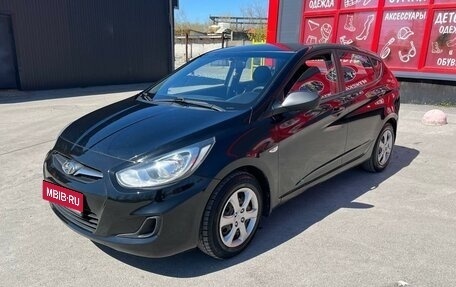 Hyundai Solaris II рестайлинг, 2012 год, 660 000 рублей, 1 фотография