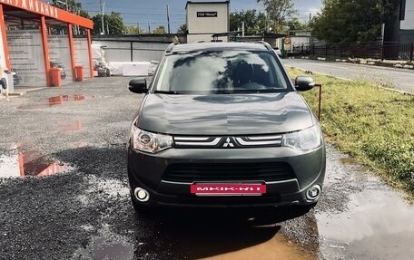 Mitsubishi Outlander III рестайлинг 3, 2013 год, 2 100 000 рублей, 2 фотография