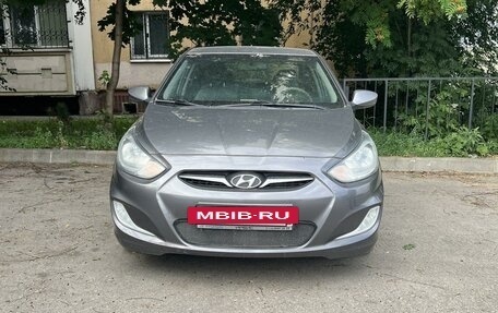 Hyundai Solaris II рестайлинг, 2013 год, 750 000 рублей, 2 фотография