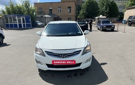 Hyundai Solaris II рестайлинг, 2016 год, 900 000 рублей, 2 фотография