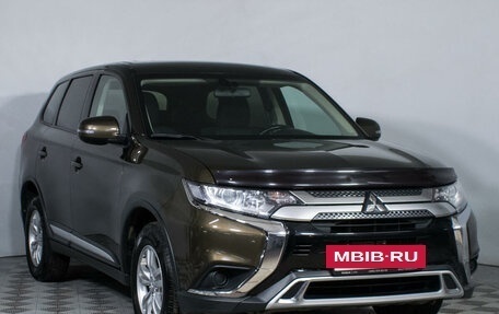 Mitsubishi Outlander III рестайлинг 3, 2019 год, 2 589 000 рублей, 3 фотография