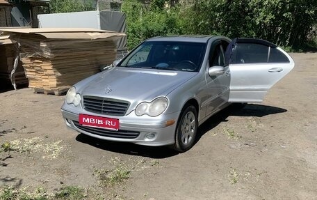 Mercedes-Benz C-Класс, 2004 год, 700 000 рублей, 2 фотография