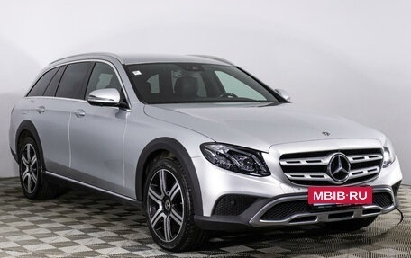 Mercedes-Benz E-Класс, 2019 год, 4 200 000 рублей, 3 фотография