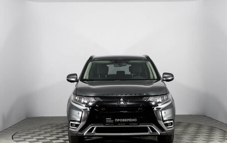 Mitsubishi Outlander III рестайлинг 3, 2022 год, 3 498 000 рублей, 2 фотография