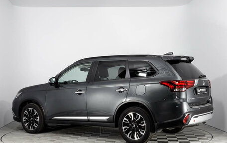 Mitsubishi Outlander III рестайлинг 3, 2022 год, 3 498 000 рублей, 7 фотография