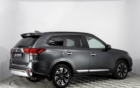 Mitsubishi Outlander III рестайлинг 3, 2022 год, 3 498 000 рублей, 5 фотография