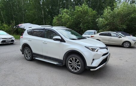 Toyota RAV4, 2018 год, 3 120 000 рублей, 4 фотография