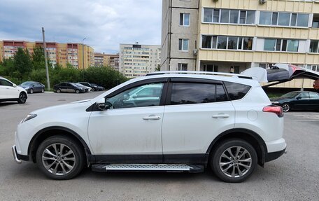 Toyota RAV4, 2018 год, 3 120 000 рублей, 12 фотография