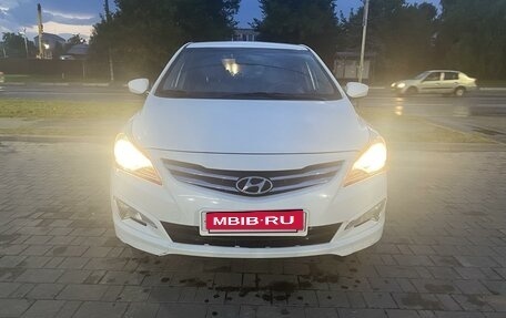 Hyundai Solaris II рестайлинг, 2015 год, 830 000 рублей, 2 фотография