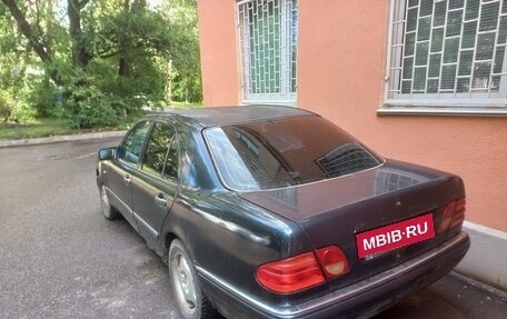 Mercedes-Benz E-Класс, 1998 год, 195 000 рублей, 4 фотография