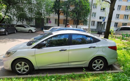 Hyundai Solaris II рестайлинг, 2011 год, 700 000 рублей, 5 фотография