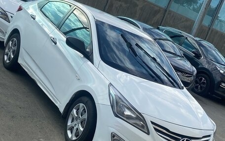 Hyundai Solaris II рестайлинг, 2016 год, 800 000 рублей, 2 фотография