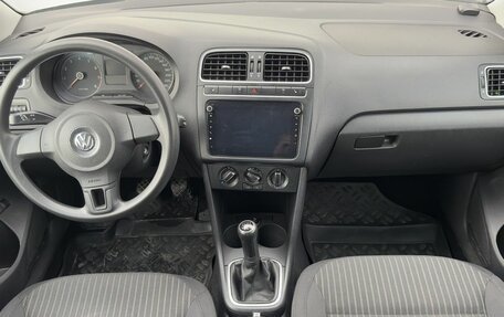 Volkswagen Polo VI (EU Market), 2012 год, 800 000 рублей, 11 фотография