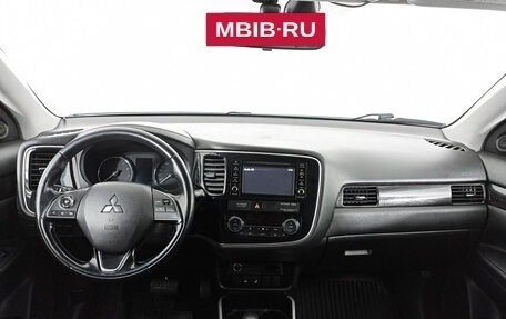 Mitsubishi Outlander III рестайлинг 3, 2017 год, 2 527 000 рублей, 14 фотография