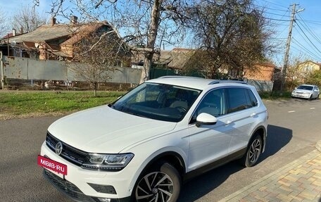 Volkswagen Tiguan II, 2018 год, 2 475 000 рублей, 2 фотография