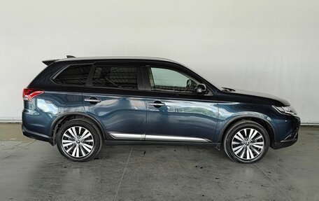 Mitsubishi Outlander III рестайлинг 3, 2020 год, 3 100 000 рублей, 4 фотография